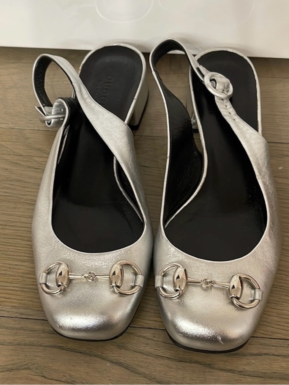 Gucci Metallic Silver Leather Slingback Flats with Horsebit Detail - Picture 2 of 3